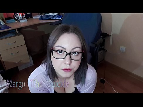 ❤️ 안경을 쓴 섹시한 여자가 카메라에 딜도를 빤다. 섹스 비디오 ko.sexogolic-info.ru에서 ❌