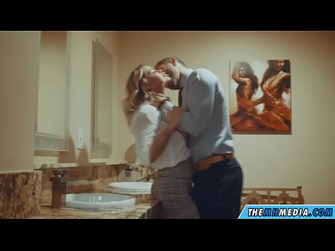 ❤️ 공공 화장실에서 가슴이 큰 금발이 당신을 유혹 할 때 섹스 비디오 ko.sexogolic-info.ru에서 ❌